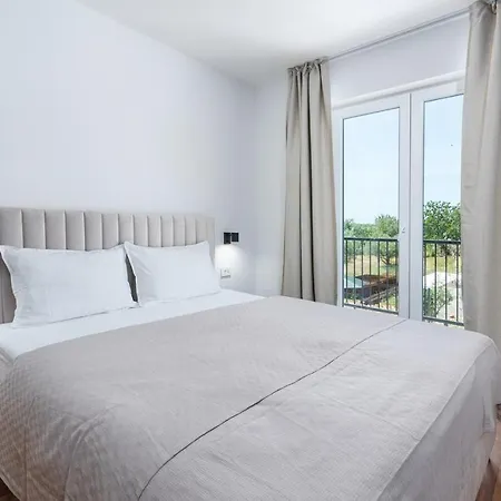 An With Private Pool * Umag