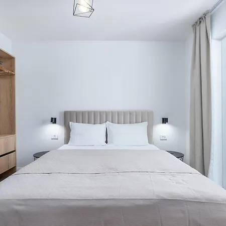 An With Private Pool