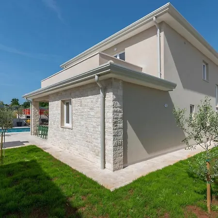 An With Private Pool