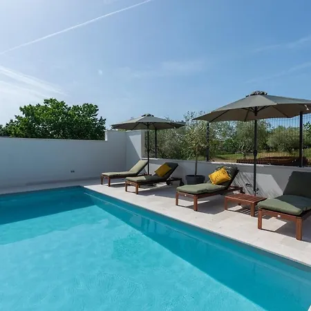 An With Private Pool Umago