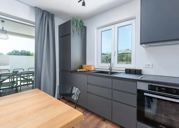 An With Private Pool * Umag