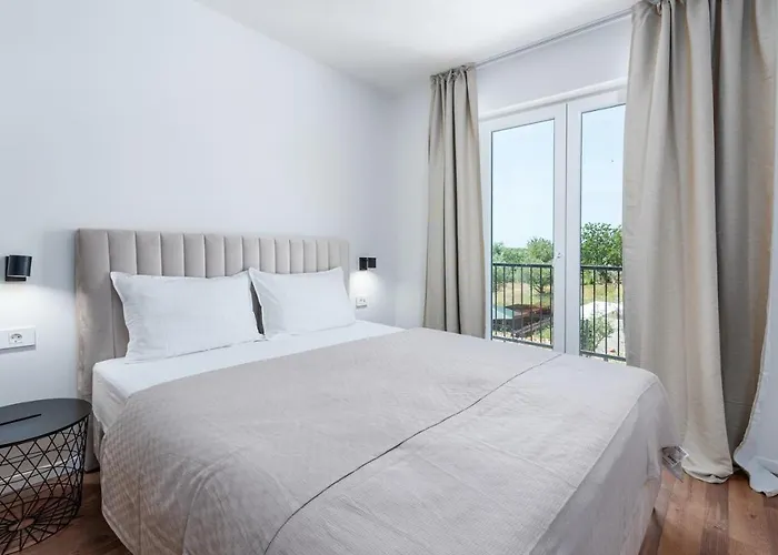 An With Private Pool * Umag