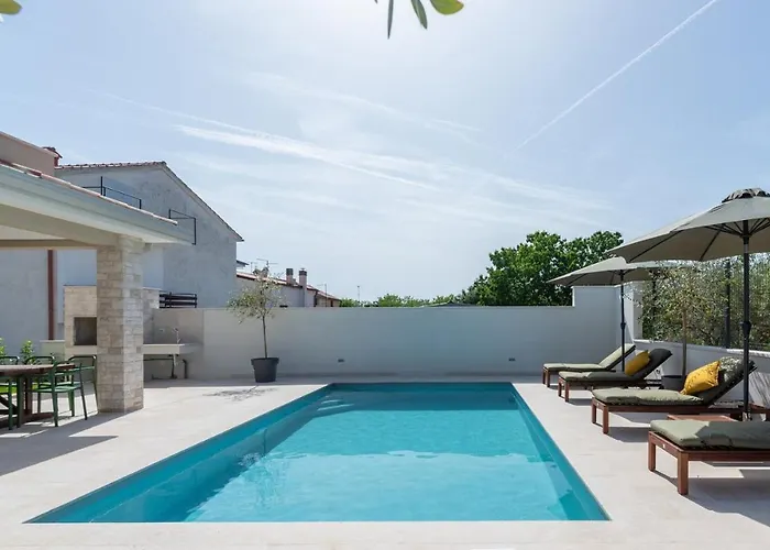 An With Private Pool