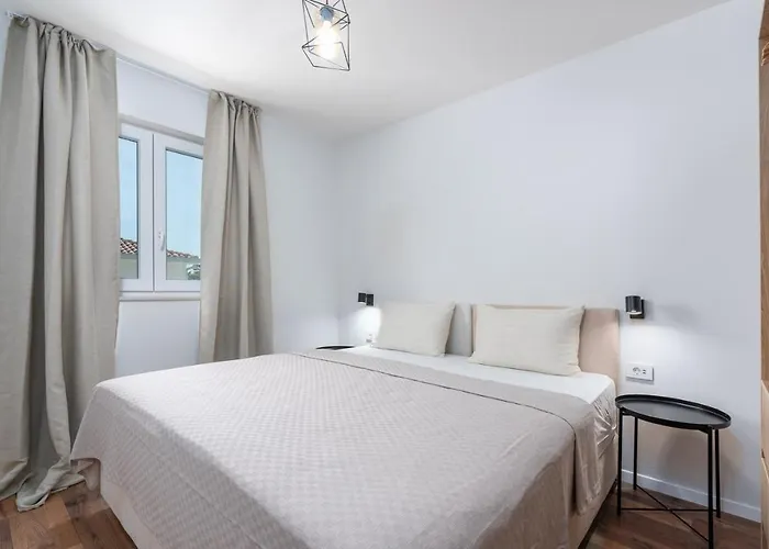 An With Private Pool Vila Umag