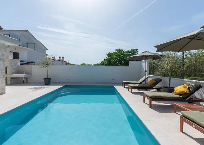 An With Private Pool *