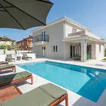 Villa An With Private Pool Umag