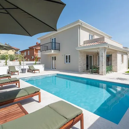 빌라 An With Private Pool 우마그